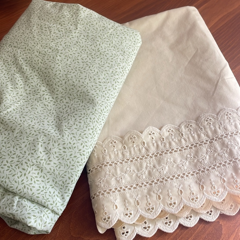 Vtg Wamsutta Supercale Plus Print Fitted Twin Sheet and Eyelet Cream Flat Sheet